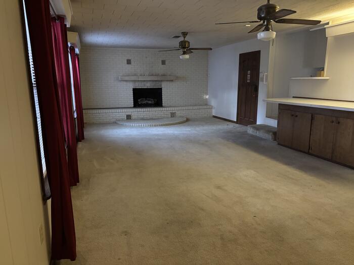 LIVING Listing photo 10