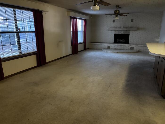 LIVING Listing photo 12